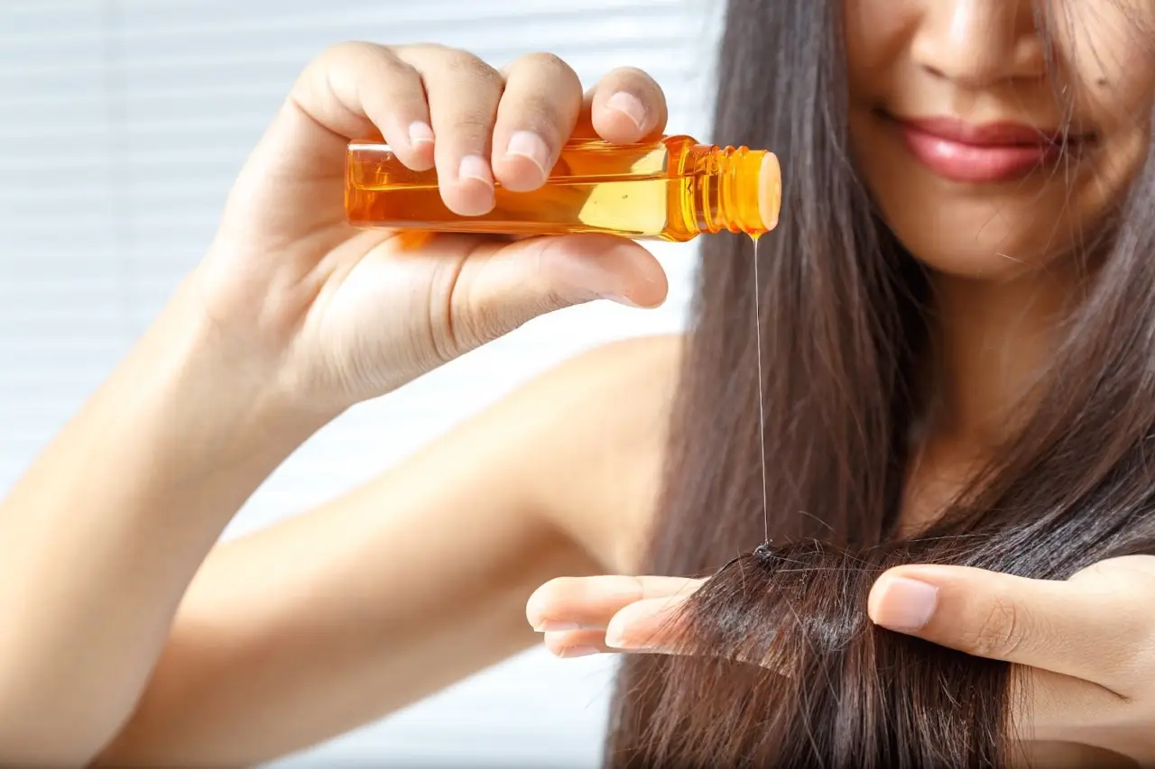 Pelle più giovane: scopri i 3 oli naturali per viso collo e mani che regalano risultati sorprendenti Immagine selezionata