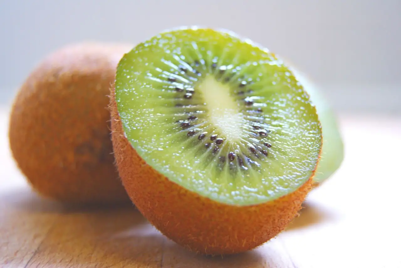 Kiwi: il rimedio naturale contro l’intestino pigro Immagine selezionata