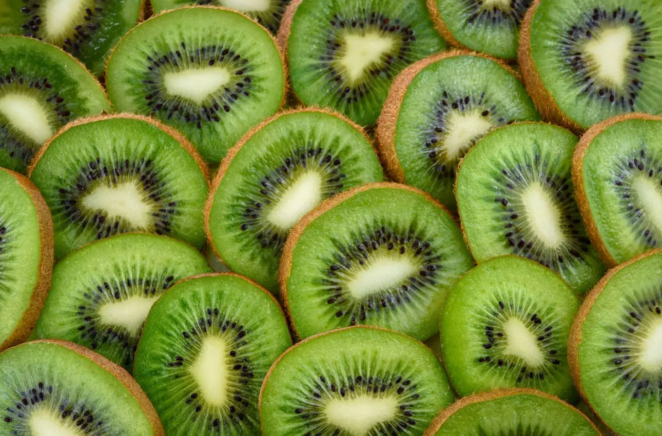 Kiwi: il rimedio naturale contro l’intestino pigro Immagine selezionata