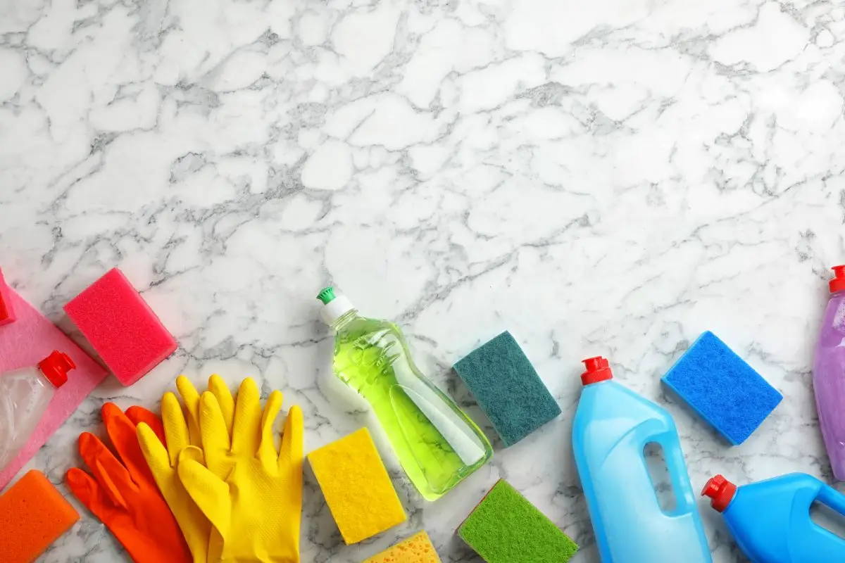 Attenzione a questi prodotti possono danneggiare il tavolo della cucina Immagine selezionata