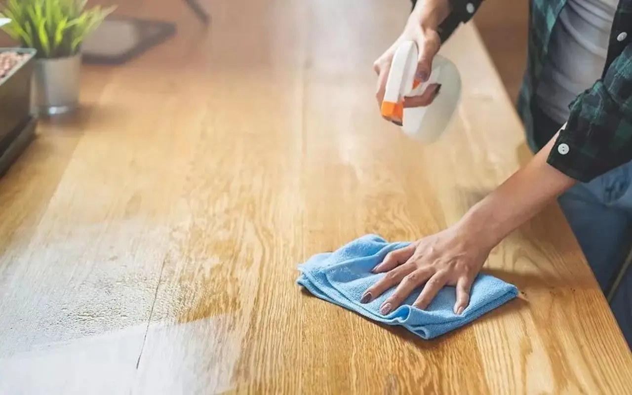 Attenzione a questi prodotti possono danneggiare il tavolo della cucina Immagine selezionata