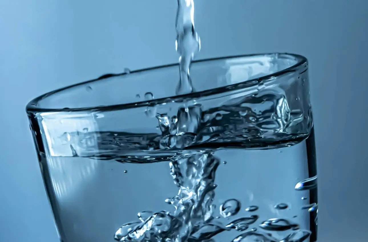 Attenzione all’acqua stagnante, possibile presenza di batteri nocivi Attenzione all’acqua stagnante, possibile presenza di batteri nocivi