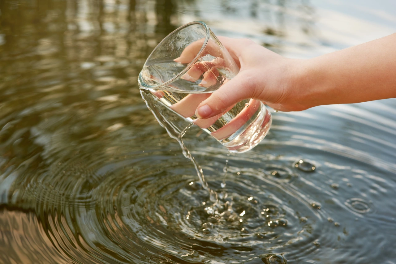 Attenzione all’acqua stagnante, possibile presenza di batteri nocivi Attenzione all’acqua stagnante, possibile presenza di batteri nocivi