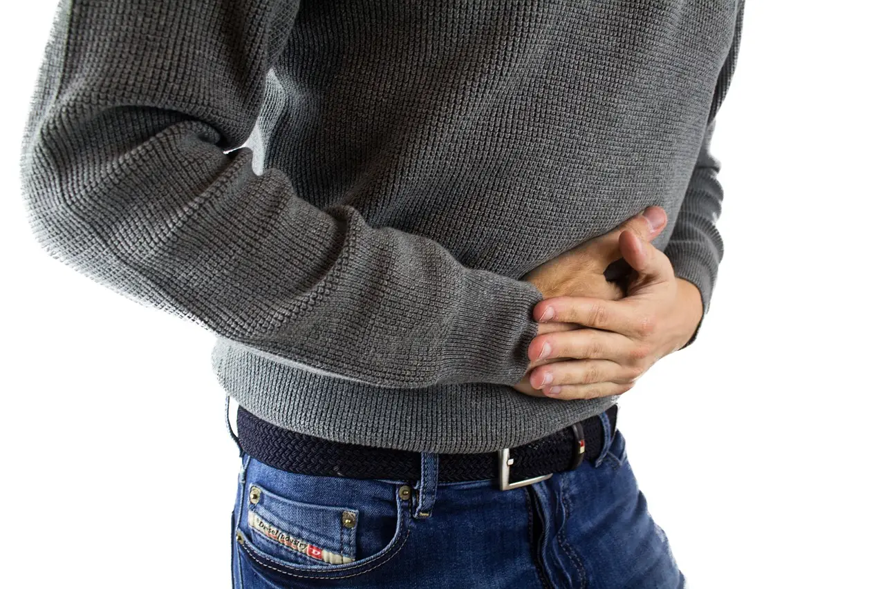 Mai combinare questi due cibi: rallentano la digestione SP - Piatto con mix sbagliato e simbolo stop