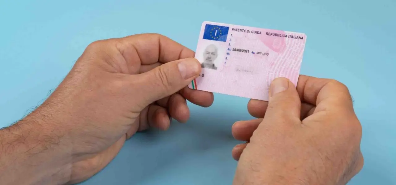 Patente senior: nuova età limite UE, cosa cambia per gli over 70 Patente senior: nuova età limite UE, cosa cambia per gli over 70